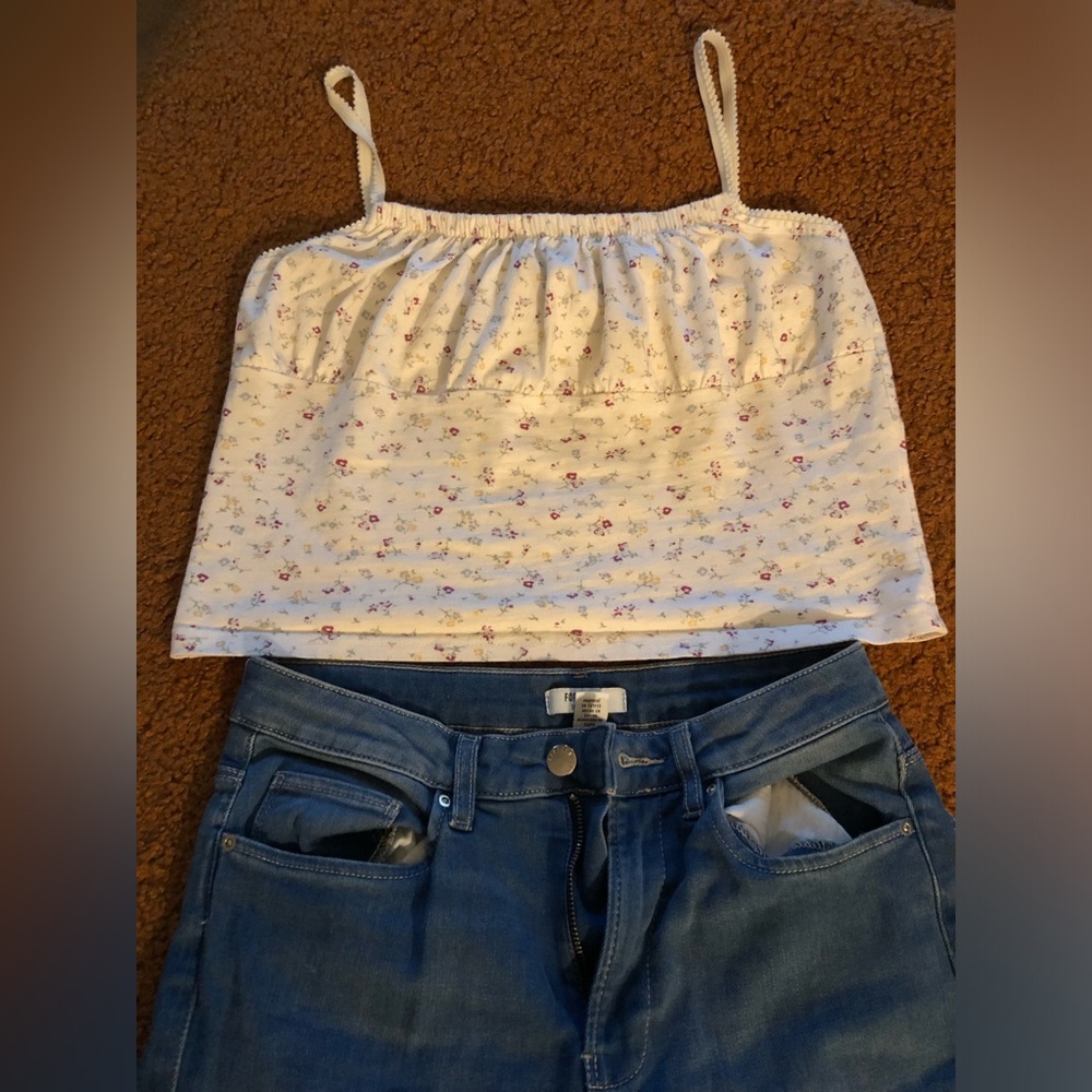White Floral Spaghetti Strap Crop Top Tank